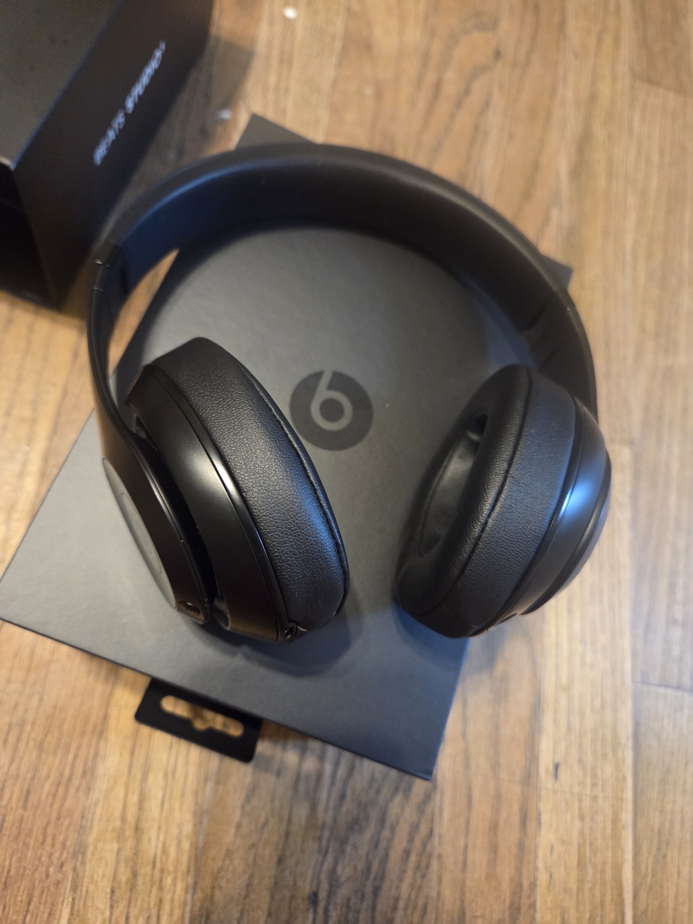 Beats by Dre Studio3 Wireless Headphones - Black - Picture 5 of 6
